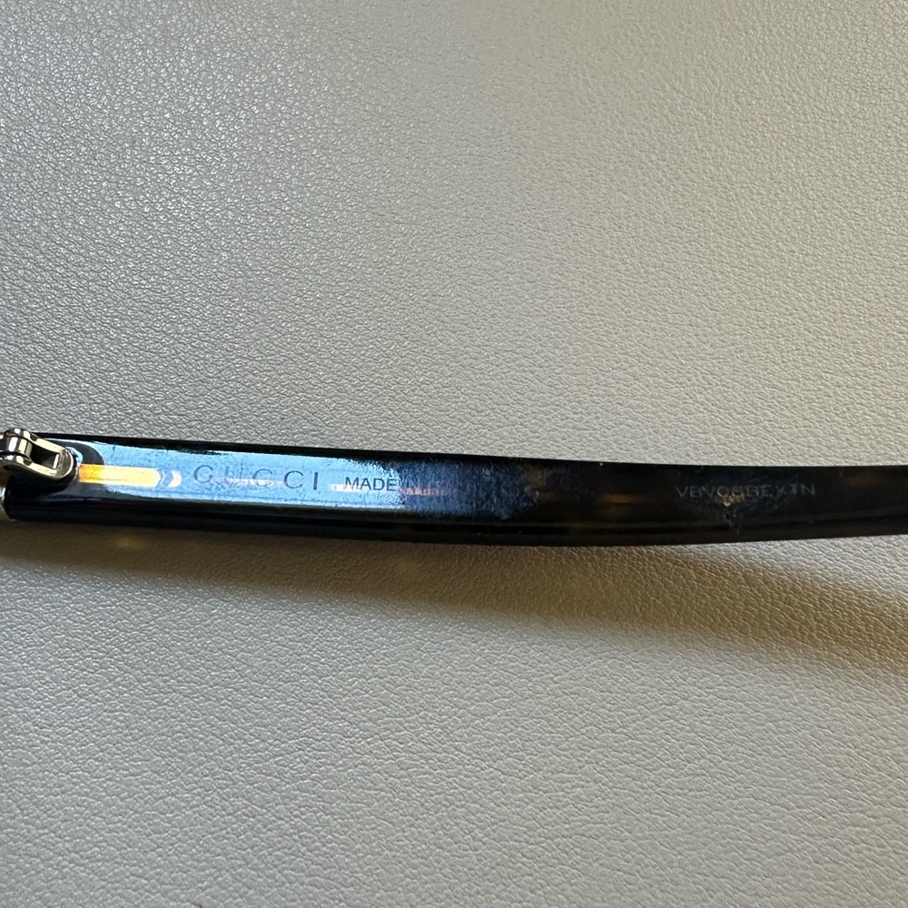 Gucci frame glasses